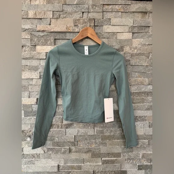 NWT Lululemon All it Takes Back-Twist Rib Long Sleeve Crater Blue Size 4 - Picture 4 of 10